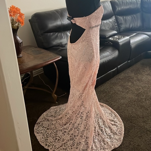 Gorgeous Peach color prom dress. - Picture 9 of 14